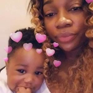 Meet your Posher, Carine b.